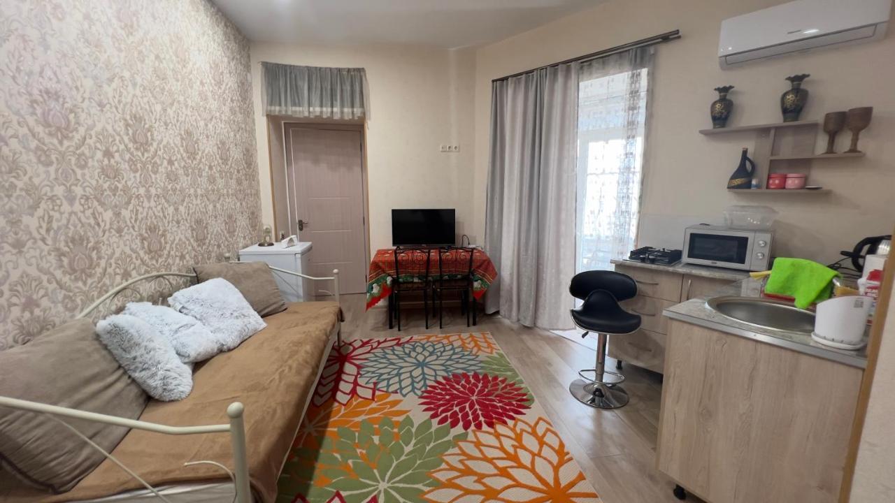 Guest House Beautiful Avlabar Tbilisi Exterior photo